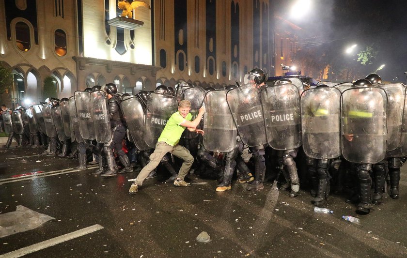 Krwawe zamieszki pod parlamentem w Gruzji