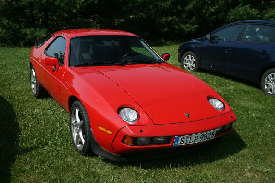 Porsche 928