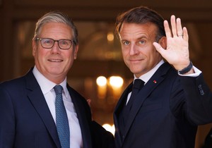 Kir Starmer i Emanuel Makron