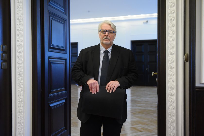 Witold Waszczykowski skarży się na warunki lotu do Brukseli