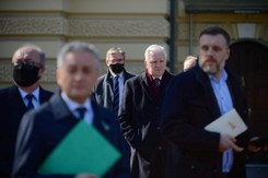 'Dla Polaków rozwiązania ustawowe, a dla oligarchów zmiana konstytucji? Wara!'