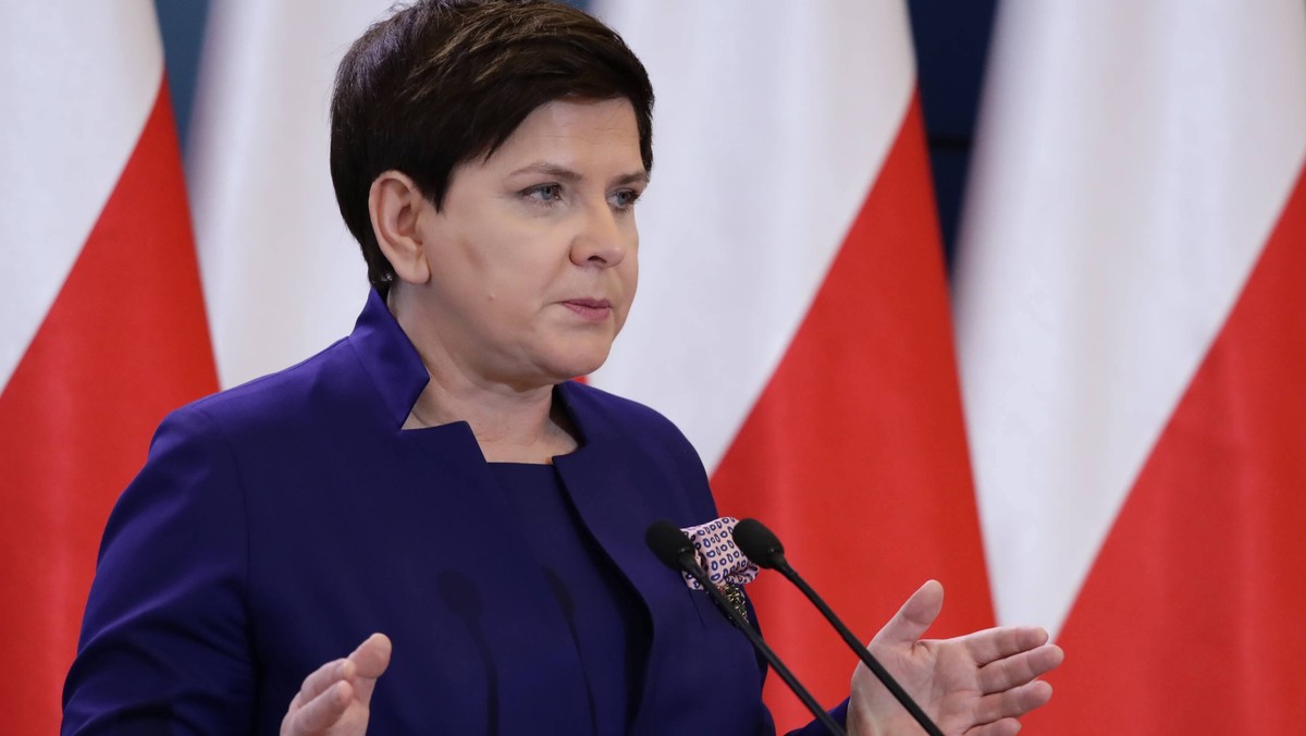 Trójka prokuratorów prowadzących śledztwo w sprawie wypadku kolumny rządowej z udziałem byłej premier Beaty Szydło w Oświęcimiu złożyła wnioski o wyłączenie od prowadzenia postępowania – poinformował dziś rzecznik Prokuratury Okręgowej Janusz Hnatko.