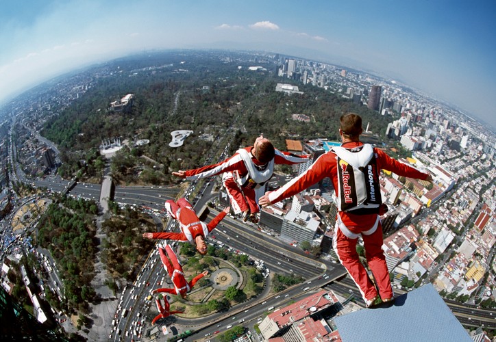 Jeśli obawiasz się basejumpingu, zobacz, jak powinno się to robić