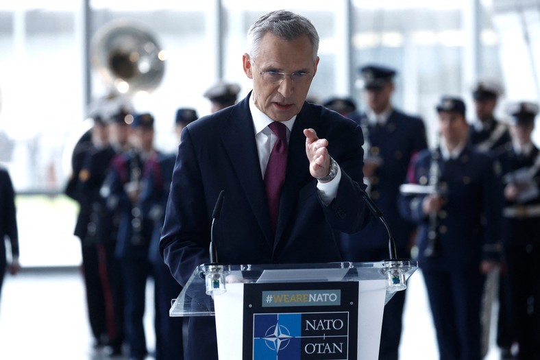 Sekretarz generalny NATO Jens Stoltenberg wygłasza przemówienie podczas 75. rocznicy powstania sojuszu, Bruksela, 4 kwietnia 2024 r.