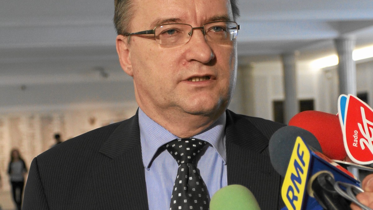 Prezydent Bronisław Komorowski oficjalnie powołał Marka Biernackiego na stanowisko ministra sprawiedliwości. Zastąpił on odwołanego w ubiegłym tygodniu przez Donalda Tuska Jarosława Gowina.