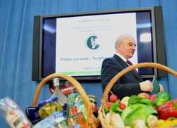 Minister rolnictwa grozi palcem producentom żywności