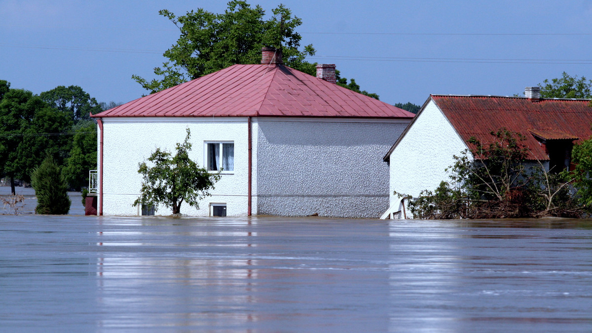 Zalana miejscowość Świniary (Mazowieckie), fot PAP/Piotr Piotrowski