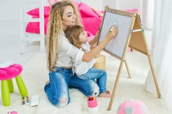 Modne nie znaczy dobre! Oto, jak działają na dzieci tablice motywacyjne