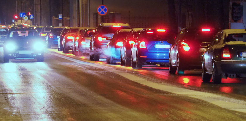 W tych województwach na drogach pojawi się cichy wróg. IMGW ostrzega