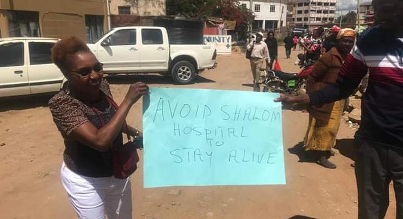 Protest in Machakos County against Shalom Hospital following the death of baby Ethan Muendo (Twitter)