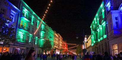 Light Move w Łodzi. Tysiące widzów podziwiają festiwal światła. Tłum na Piotrkowskiej, szał na Rondzie Solidarności