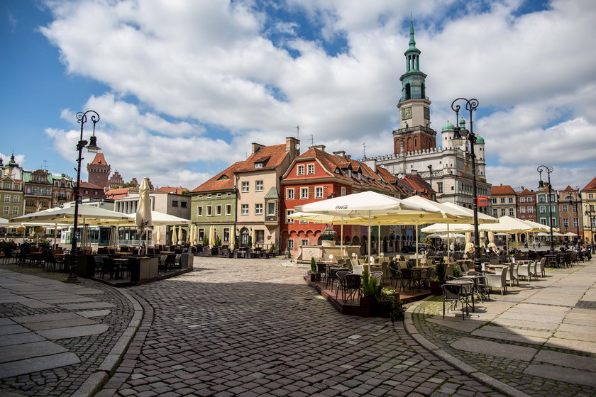 Spór o termin remontu płyty Starego Rynku