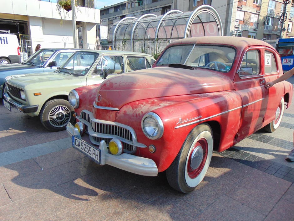 "Varšava" iz 1956. godine najstariji izloženi oldtajmer na trgu u centru Niša
