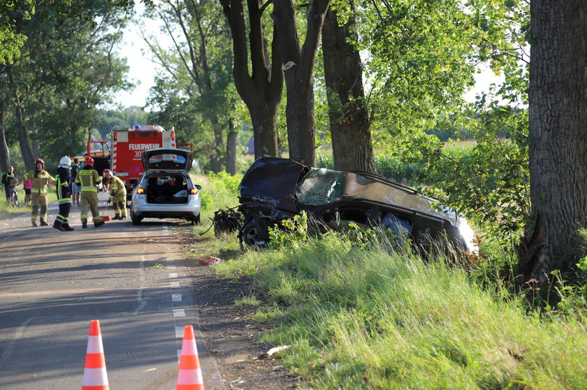 Horror na drodze. Z auta wypadł silnik