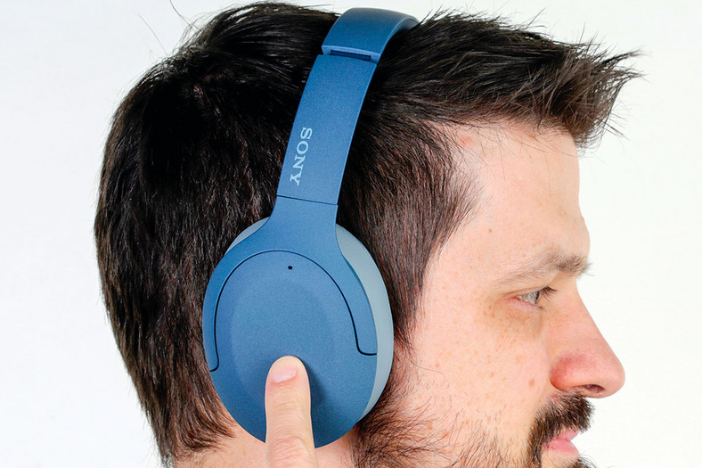 Czułe miejsce: w Sony i Philips użytkownik steruje słuchawkami za pomocą dotknięć