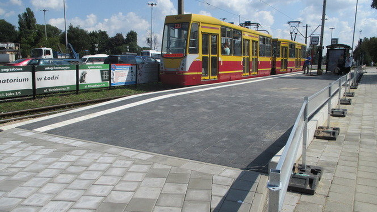 Na łódzkim Teofilowie powstają nowe przystanki tramwajowe przyjazne pasażerom.