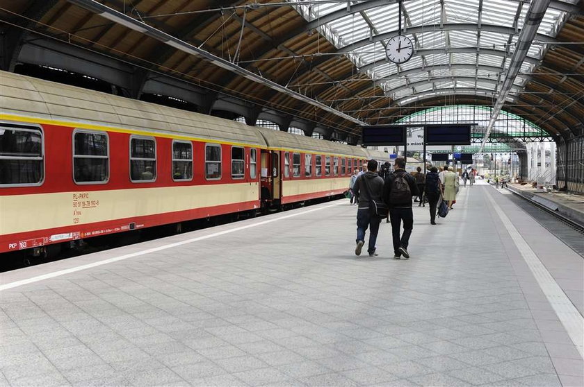 Wrocław, pociągi, dworzec, tłum, zmiany