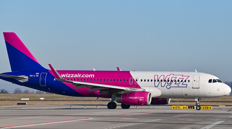 Belső vizsgálat indít a Wizz Air az extrém alacsonyan landoló gép ügyében / Fotó: Northfoto