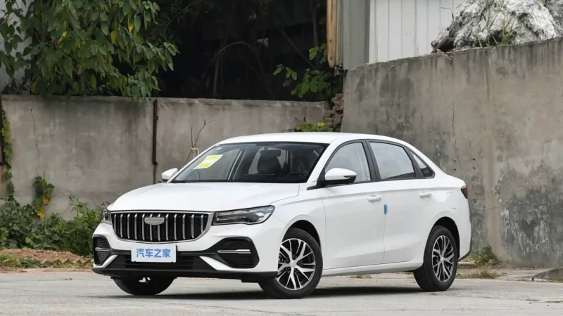 Geely a lansat un sedan la preț de jumătate de Logan, în China. Cum arată și ce dotări are