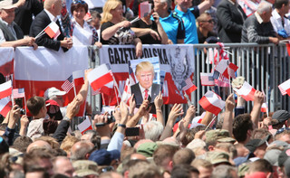 Przeciwnicy Trumpa protestują w Warszawie