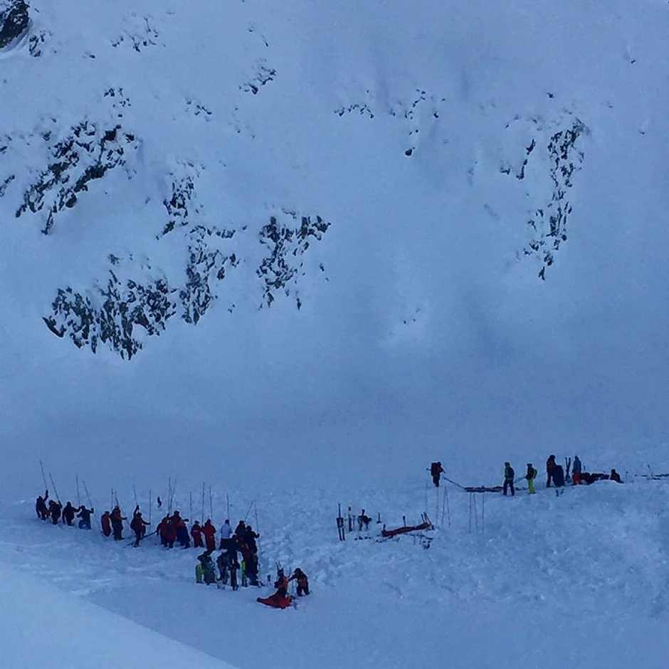 Troje ljudi stradalo u snežnim nanosima