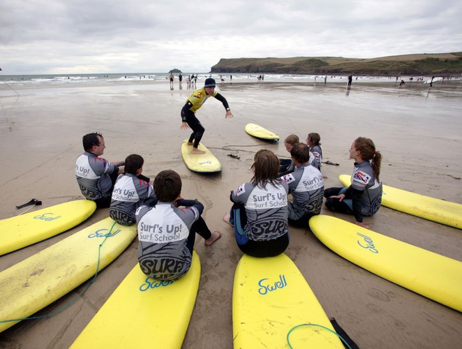 9. Rola nauczyciela i mentora.  Dobry lider potrafi rozwijać zdolności swoich podwładnych. Szczerze zależy mu na tym, aby jego podopieczni rozumieli cele, swoje słabe i mocne strony. Tacy ludzie potrafią dać konstruktywny feedback i stają się naturalnymi mentorami i trenerami dla innych.