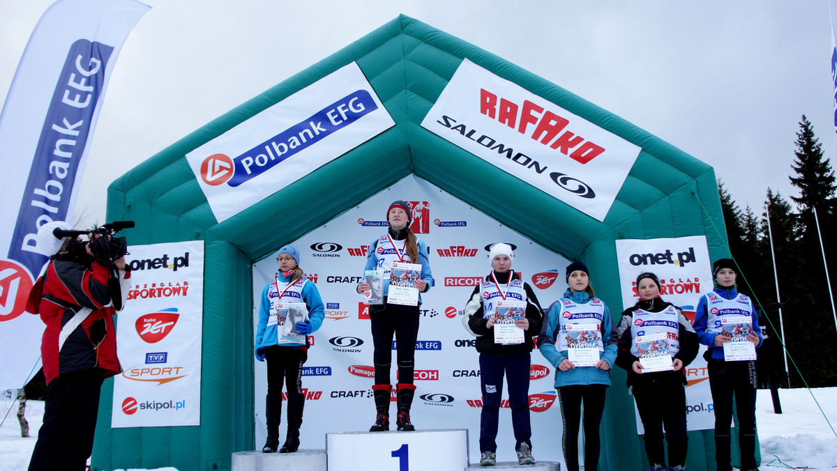 Agata Warło jest liderką klasyfikacji generalnej juniorek D. Stawała na podium we wszystkich rozegranych dotychczas zawodach Polbank Cup 2011. Reprezentuje klub UMKS Marklowice.