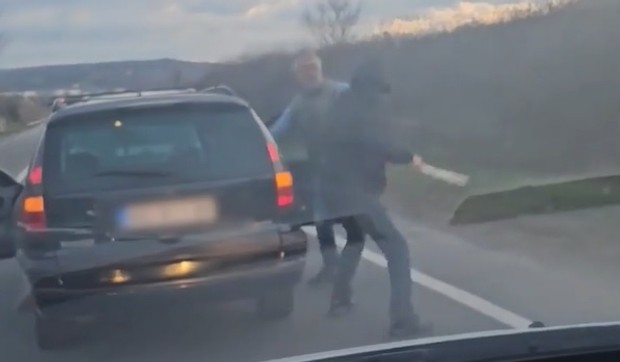 Tuča nasred puta kod Ostružnice