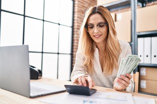 Aby inwestować poza Polską, warto pomyśleć o rachunku zagranicznym