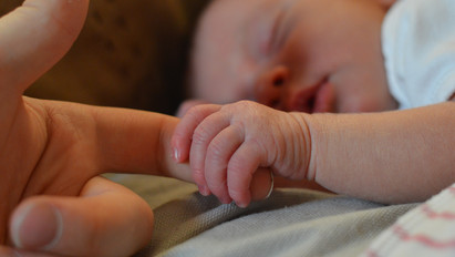 Valódi csoda: 420 grammal, 21 hetesen jött világra a legkorábban született koraszülött – videó