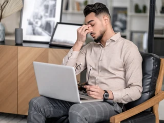 Gdy problemem stają się nadgodziny, czy nieproporcjonalny nakład pracy do wynagrodzenia - rozwiązaniem nie będą kolejne kursy i szkolenia z mindfulness. To przysłowiowe malowanie trawy na zielono.