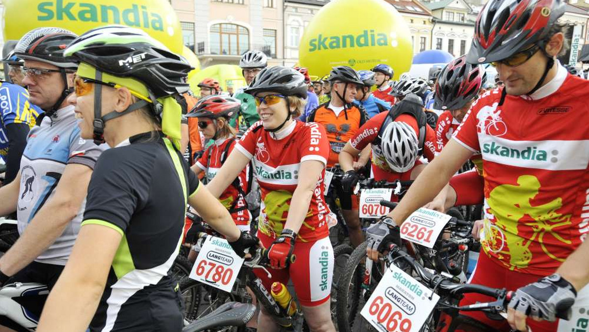 Blisko tysiąc osób wzięło udział w zawodach rowerowych Skandia Maraton Lang Team w Warszawie w ubiegłym roku. Ile będzie tym razem? Impreza rusza już w sobotę, pierwsi rowerzyści wyruszą na trasę o godzinie 11.