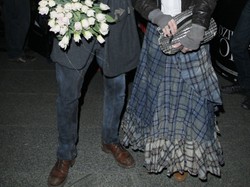 W stylu obdartusa: Szymon Majewski z żoną na premierze