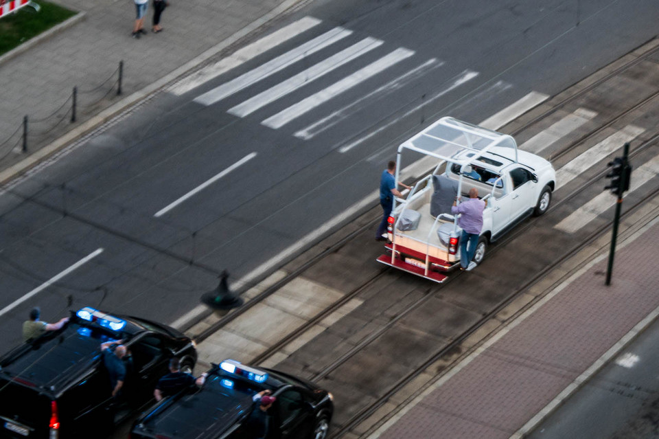 Papamobile na ulicach Krakowa