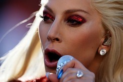 To dopiero hołd! Lady Gaga wytatuowała sobie Bowiego [ZDJĘCIA]