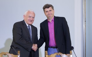 Palikot i Miller pokłócili się o toaletę. W sprawę włączył się mediator