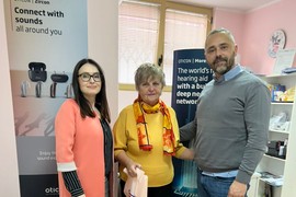 Audiovox donirao još jedan slušni aparat: Dodeljen je gospođi Ljiljani iz Kragujevca