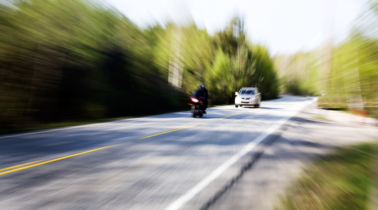 Autóval ütközött két motoros Budapesten /Illusztráció: Northfoto