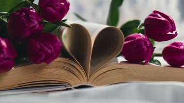 Wzruszające arcydzieła o miłości. Podstępny QUIZ dla romantycznych moli książkowych