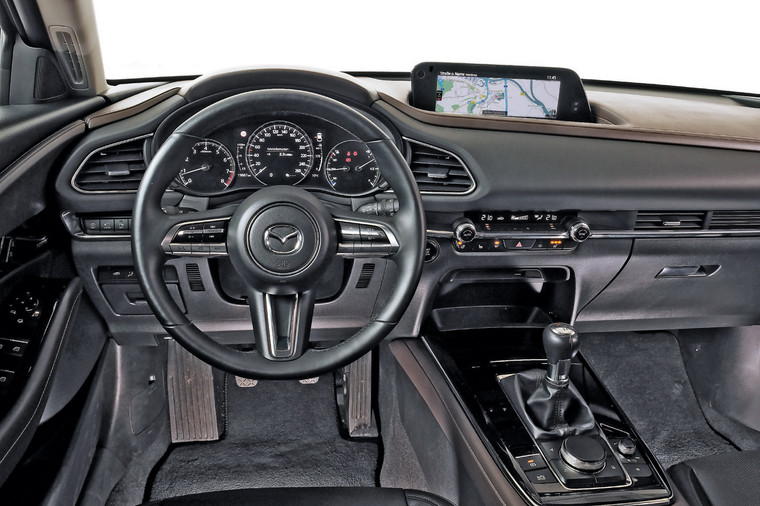 Mazda CX-30 2.0 Skyactiv-X - kokpit