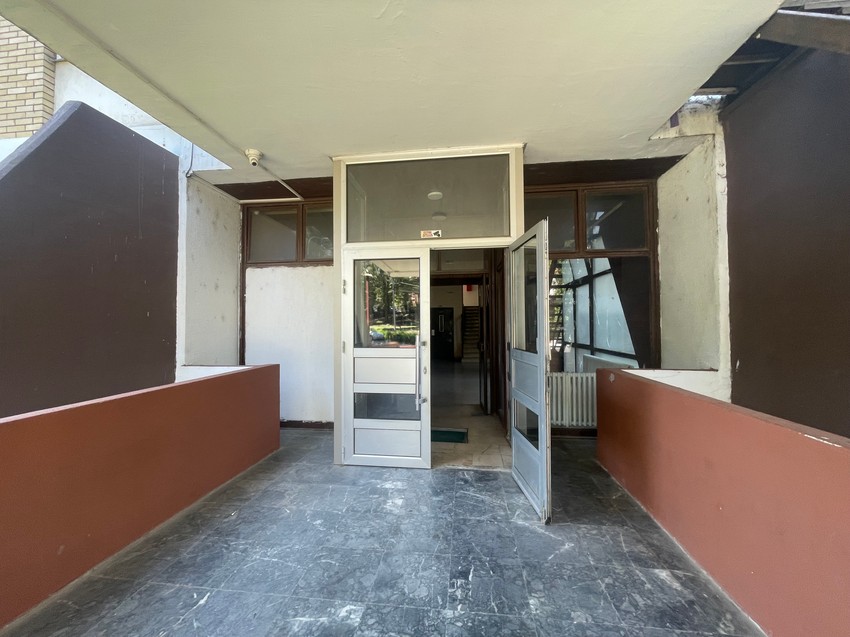 Ulaz u zgradu u kojoj se dogodio napad