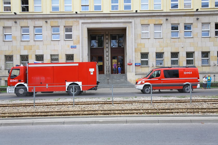 Straz pożarna na przed budynkiem Sądu Rejonowego, gdzie doszło do wypadku