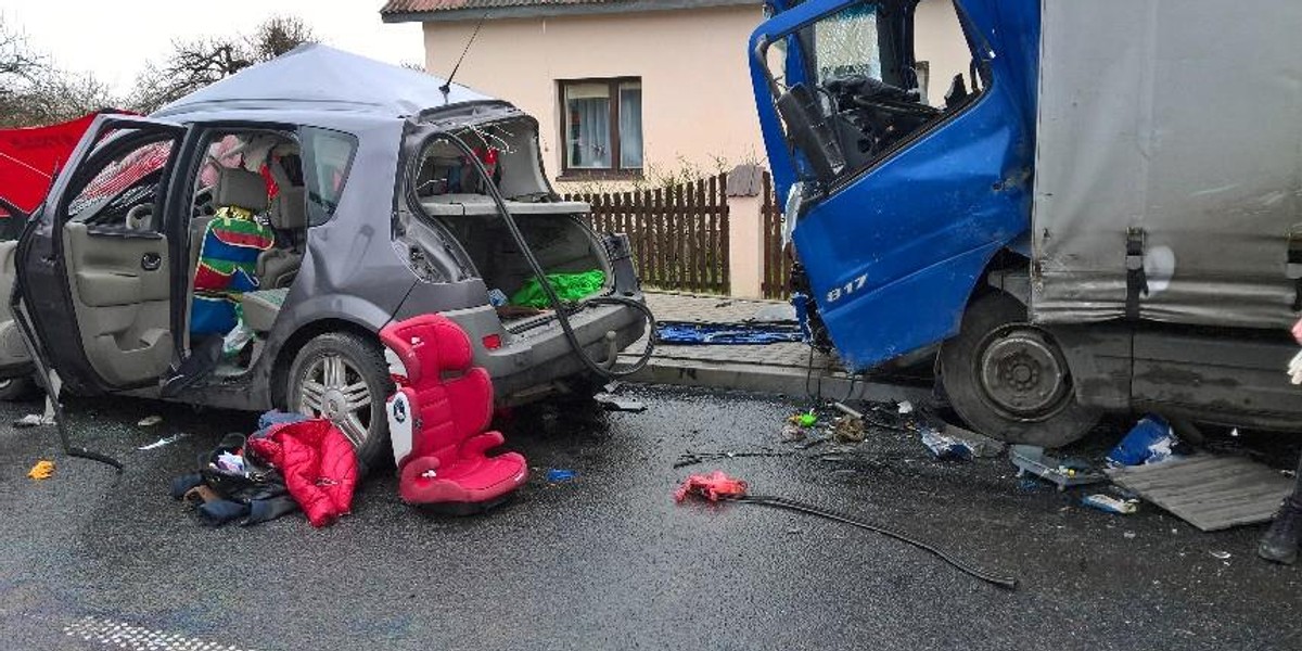 Wypadek koło Uniejowa. Dwie osoby nie żyją 