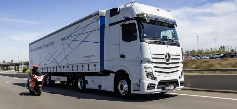 Mercedes Actros - ciężarówka poprawiająca błędy kierowcy