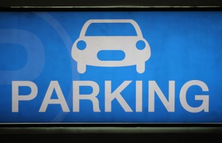 Parkingi na wagę złota, czyli jak samorządy naginają prawo