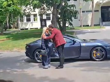DARA BUBAMARA SE LJUBI SA DEČKOM U JAVNOSTI: Pevačica progovorila o TRUDNOĆI, pa otkrila kako je reagovao kad je isplivala eksplicitna poruka