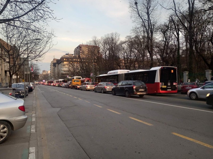 Vozila stoje na Bulevaru