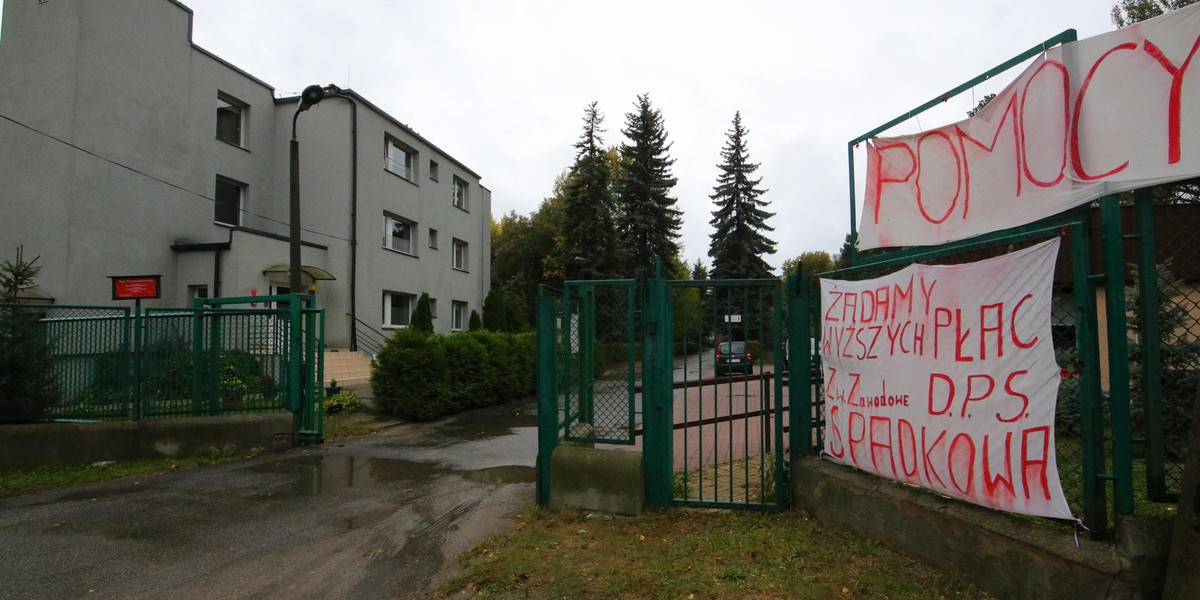 Protest pracowników DPSów w Łodzi. Chcą podwyżek