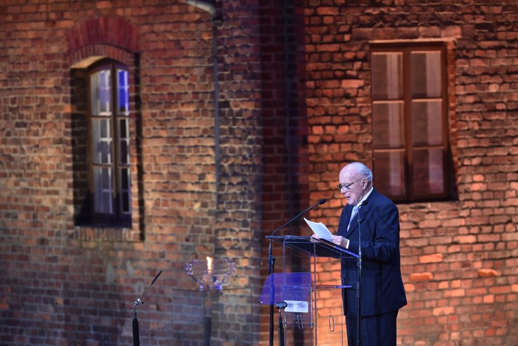 Wystąpienie byłego więźnia obozu, Kazimierza Albina