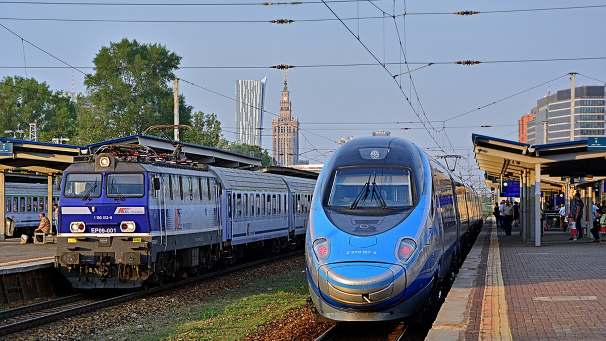 Chociaż polskimi kolejami jeździ się coraz lepiej, nie wszyscy są przekonani do tego środka transportu. Można jednak zmienić zdanie, kiedy usłyszy się historię pasażerki, która spóźniła się na pociąg, a mimo to specjalnie dla niej zatrzymano maszynę.